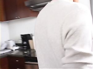 supah mind-blowing Avy Scott gets drilled in the kitchen