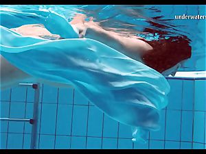 Piyavka Chehova hefty bouncy jiggly bumpers underwater