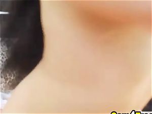 asian web cam babe demonstrate vulva on web cam