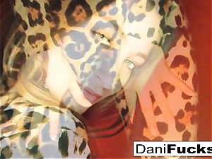 Dani Daniels frigs her taut raw vulva